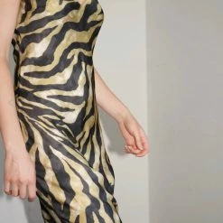 Lna Silky V Slip Dress in Green/Black - women 5 Lna Silky V Slip Dress in Green/Black - women -STAUD Sales Store 569dc18c591e4d308d24340365883e1f bfd075ba 9410 4863 a2b8 a4a1ad90ea2f 1080x